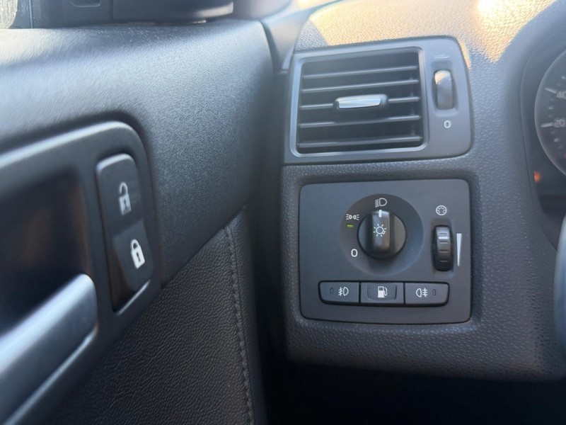 Volvo V50 Vehicle Full-screen Gallery Image 14