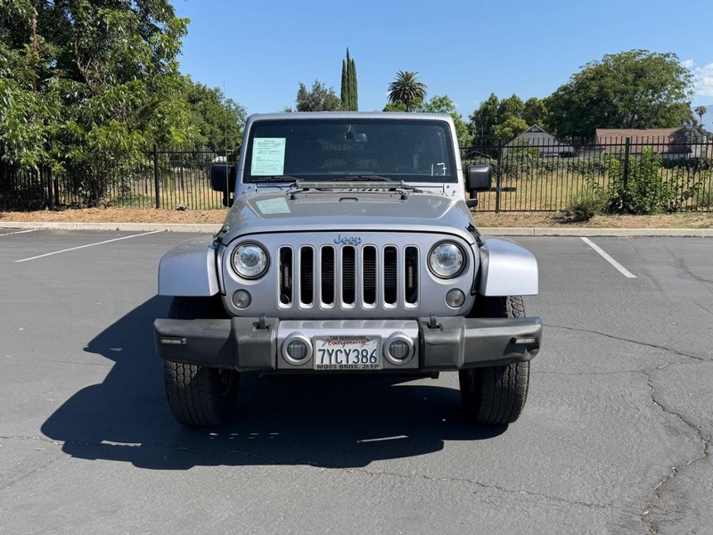 Jeep Wrangler Unlimited Vehicle Full-screen Gallery Image 02