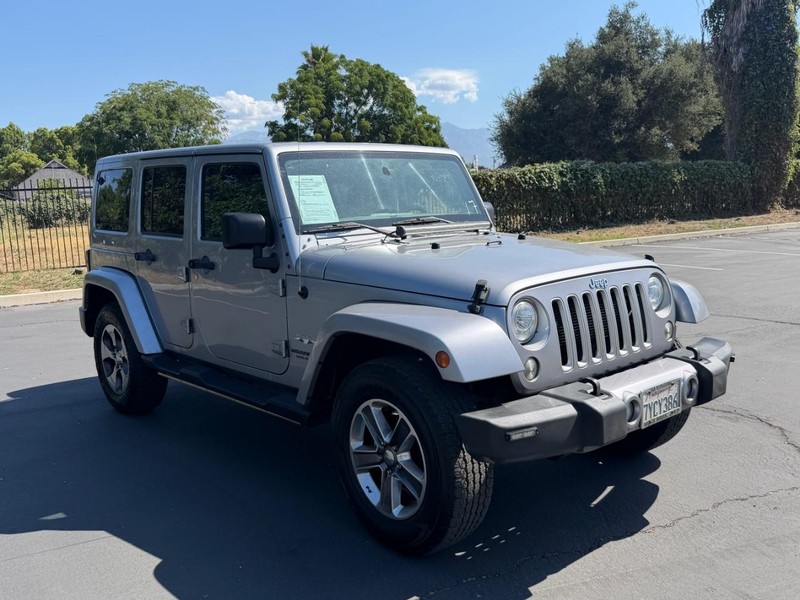 Jeep Wrangler Unlimited Vehicle Full-screen Gallery Image 03