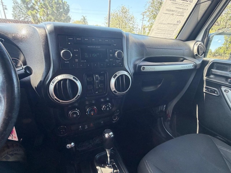 Jeep Wrangler Unlimited Vehicle Full-screen Gallery Image 11