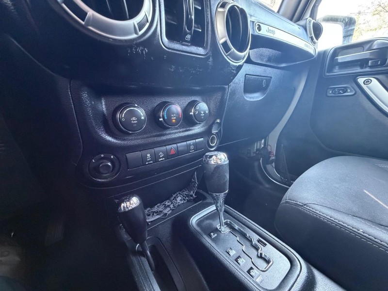 Jeep Wrangler Unlimited Vehicle Full-screen Gallery Image 18