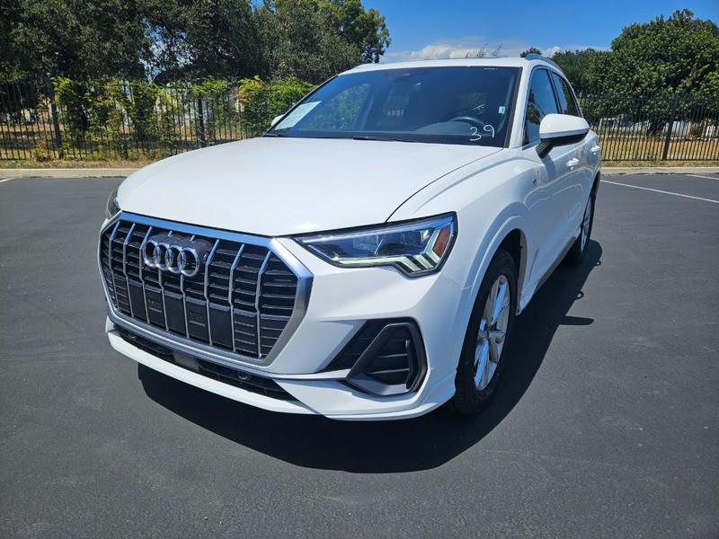 Audi Q3 Vehicle Full-screen Gallery Image 20