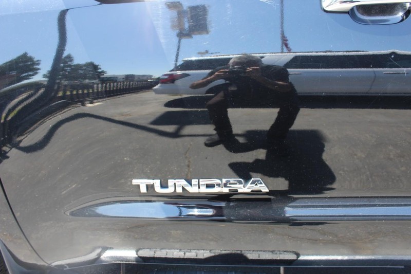 Toyota Tundra 4WD Truck Vehicle Full-screen Gallery Image 06