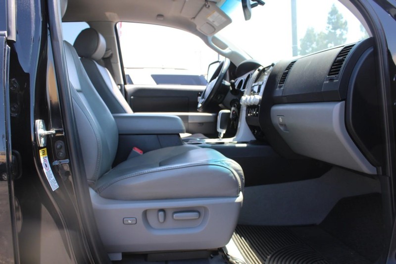 Toyota Tundra 4WD Truck Vehicle Full-screen Gallery Image 15