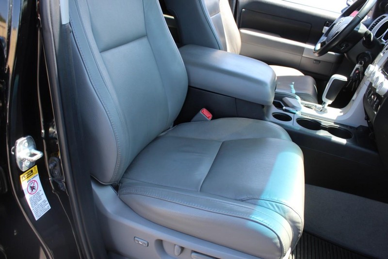 Toyota Tundra 4WD Truck Vehicle Full-screen Gallery Image 16