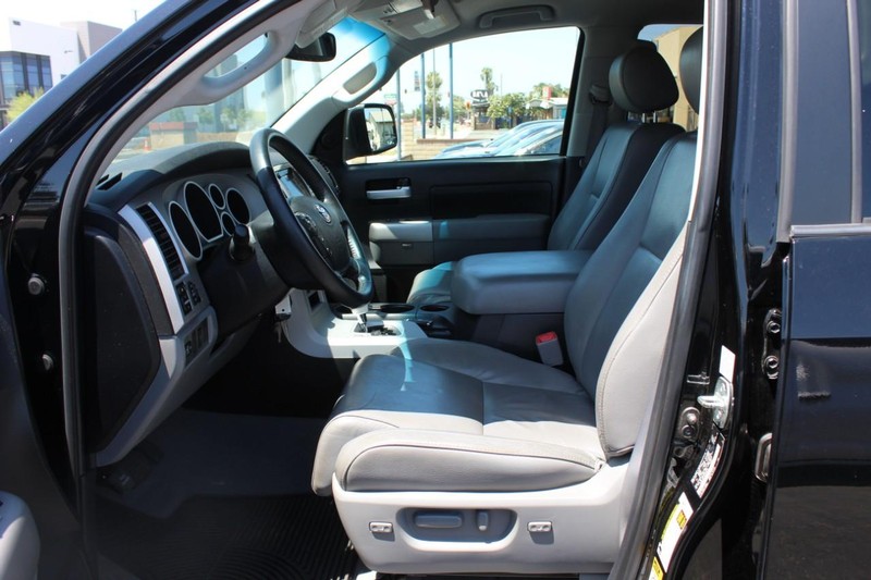 Toyota Tundra 4WD Truck Vehicle Full-screen Gallery Image 17