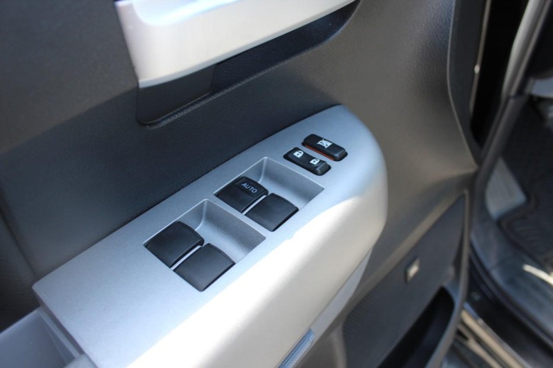 Toyota Tundra 4WD Truck Vehicle Full-screen Gallery Image 19
