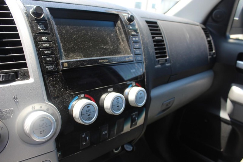 Toyota Tundra 4WD Truck Vehicle Full-screen Gallery Image 22