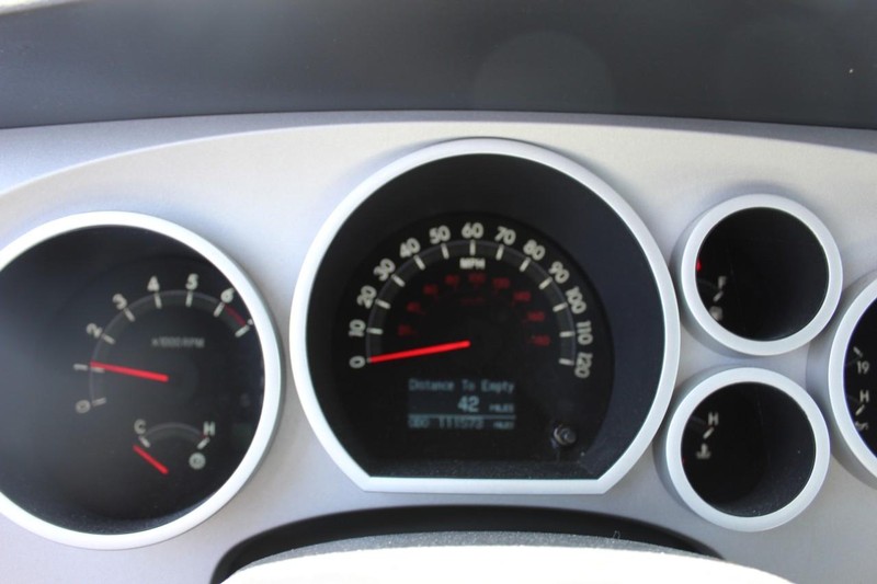 Toyota Tundra 4WD Truck Vehicle Full-screen Gallery Image 26