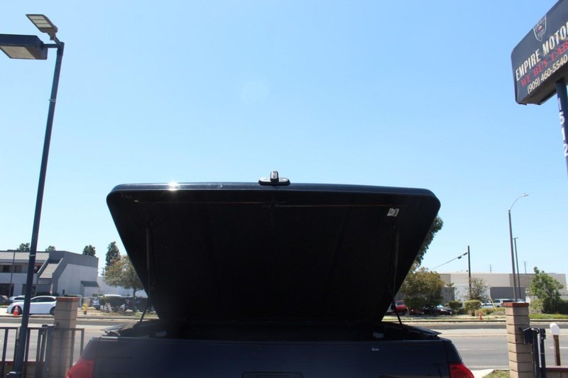 Toyota Tundra 4WD Truck Vehicle Full-screen Gallery Image 29