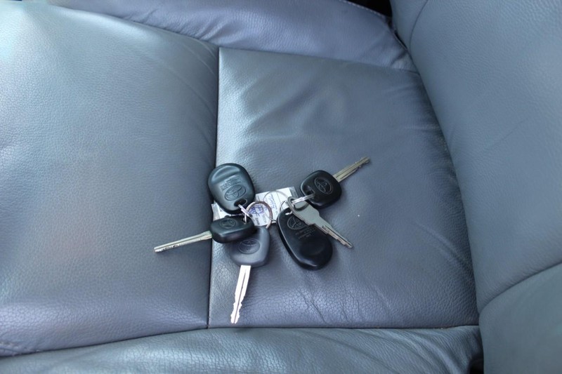 Toyota Tundra 4WD Truck Vehicle Full-screen Gallery Image 32