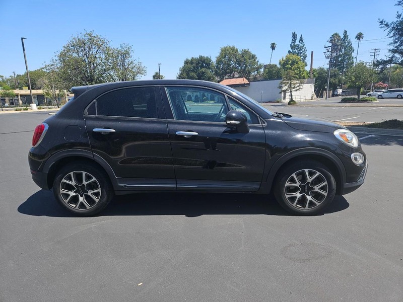 FIAT 500X Vehicle Full-screen Gallery Image 06