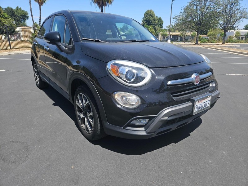 FIAT 500X Vehicle Full-screen Gallery Image 07