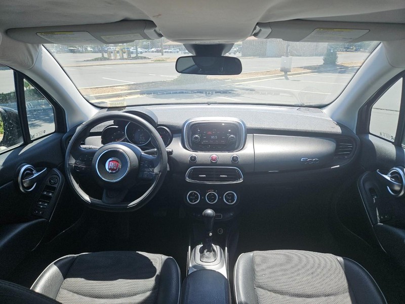 FIAT 500X Vehicle Full-screen Gallery Image 10