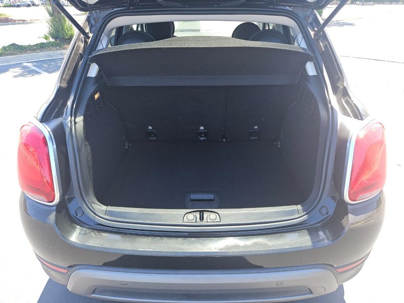 FIAT 500X Vehicle Full-screen Gallery Image 11
