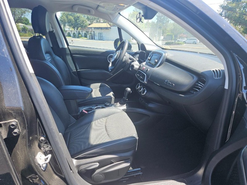 FIAT 500X Vehicle Full-screen Gallery Image 13