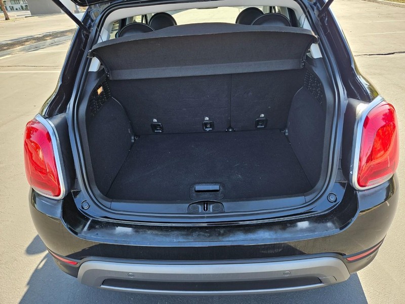 FIAT 500X Vehicle Full-screen Gallery Image 16