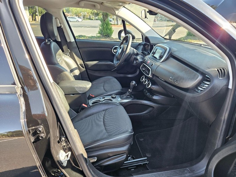 FIAT 500X Vehicle Full-screen Gallery Image 18