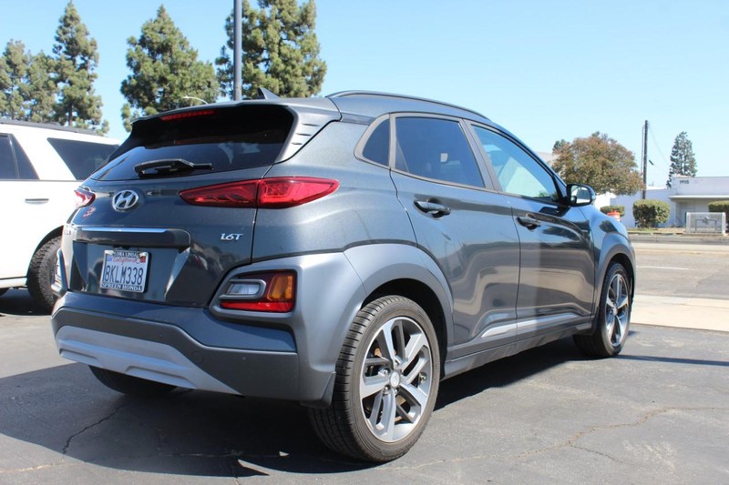 Hyundai Kona Vehicle Full-screen Gallery Image 03