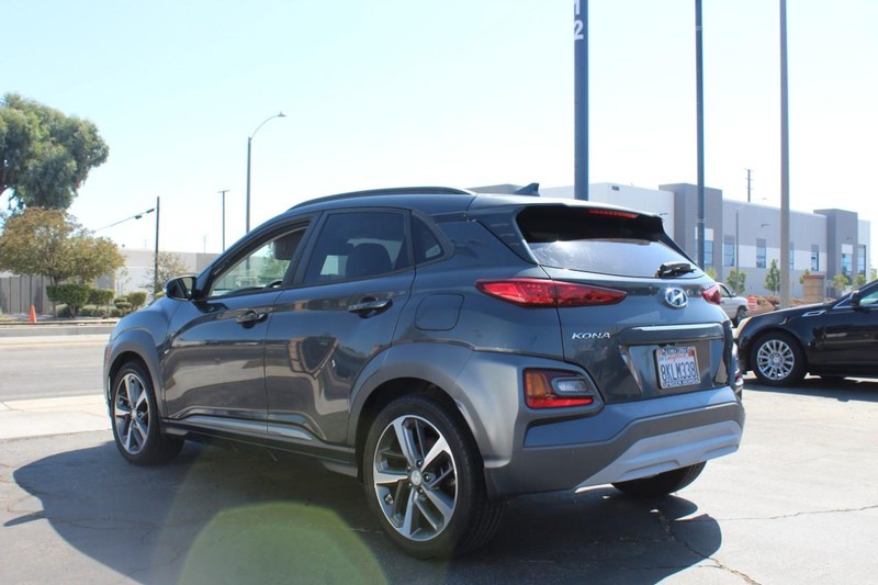 Hyundai Kona Vehicle Full-screen Gallery Image 04