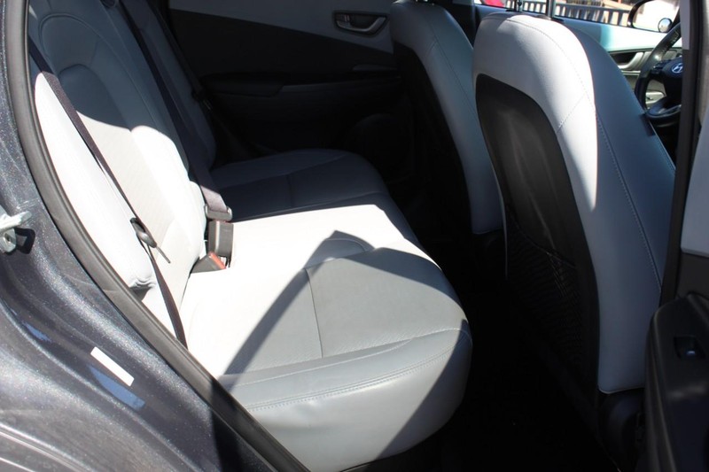 Hyundai Kona Vehicle Full-screen Gallery Image 08