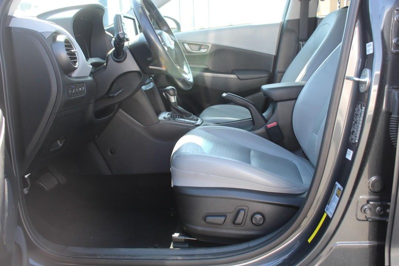 Hyundai Kona Vehicle Full-screen Gallery Image 11
