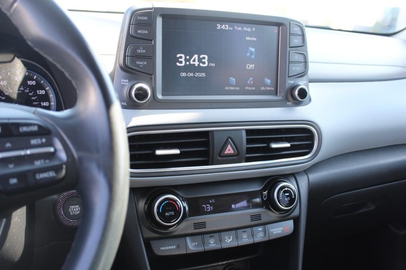 Hyundai Kona Vehicle Full-screen Gallery Image 14