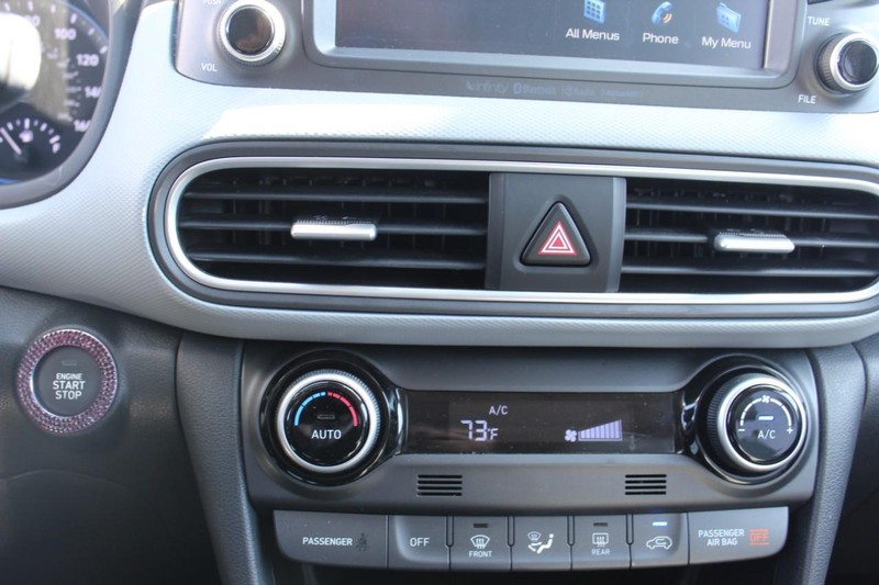 Hyundai Kona Vehicle Full-screen Gallery Image 16