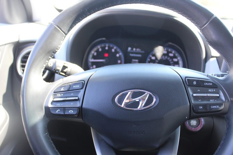 Hyundai Kona Vehicle Full-screen Gallery Image 19