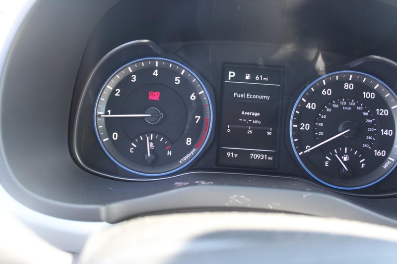Hyundai Kona Vehicle Full-screen Gallery Image 22