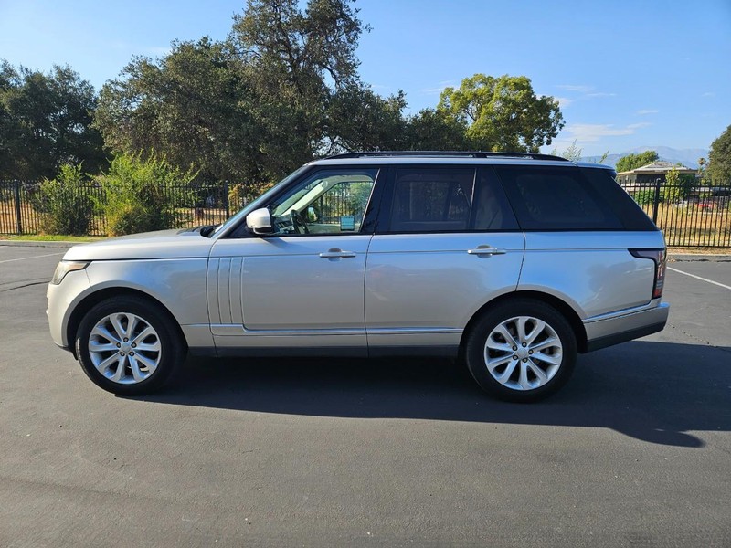 Land Rover Range Rover Vehicle Full-screen Gallery Image 03