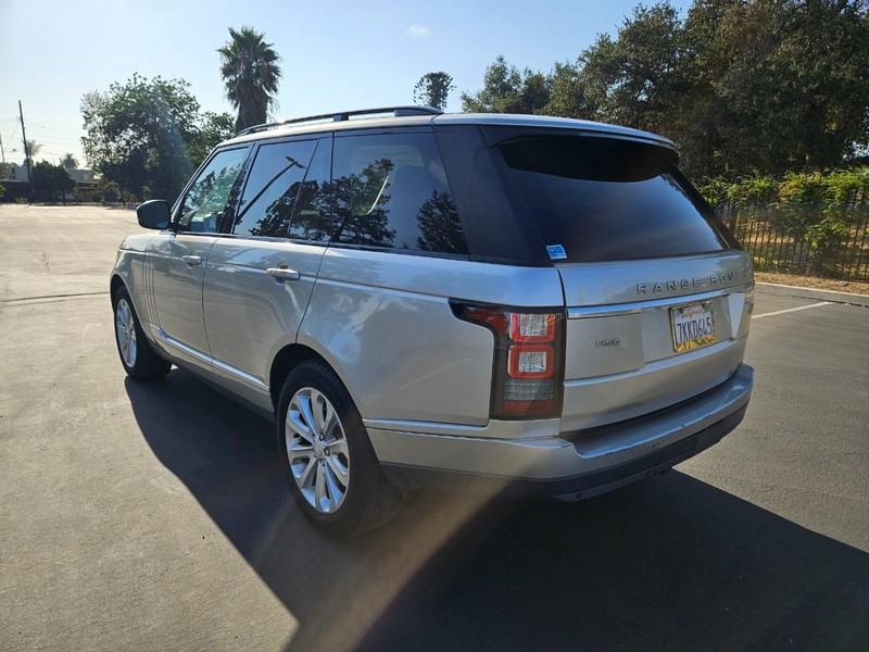 Land Rover Range Rover Vehicle Full-screen Gallery Image 04