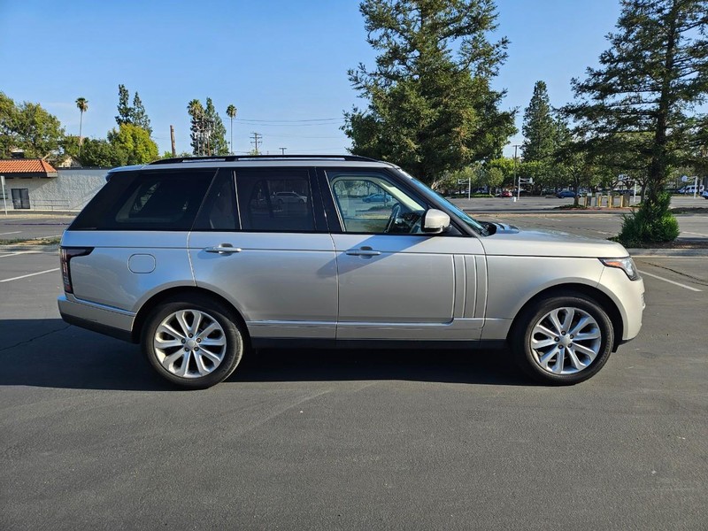Land Rover Range Rover Vehicle Full-screen Gallery Image 07