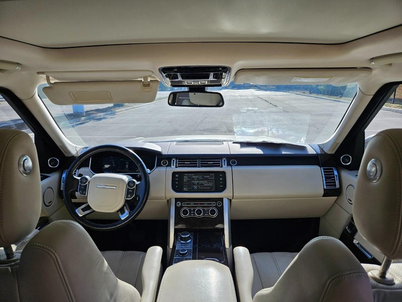 Land Rover Range Rover Vehicle Full-screen Gallery Image 09