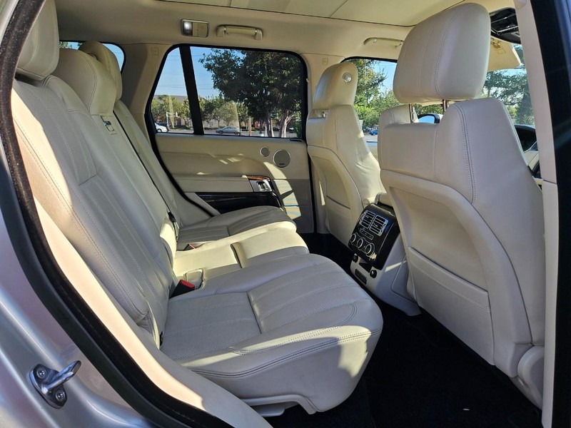 Land Rover Range Rover Vehicle Full-screen Gallery Image 16
