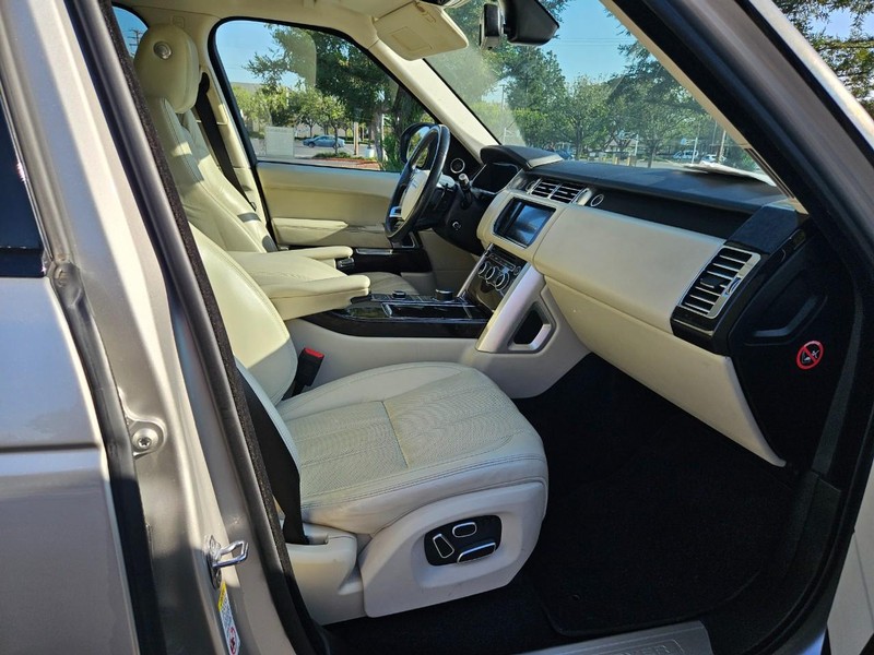 Land Rover Range Rover Vehicle Full-screen Gallery Image 17