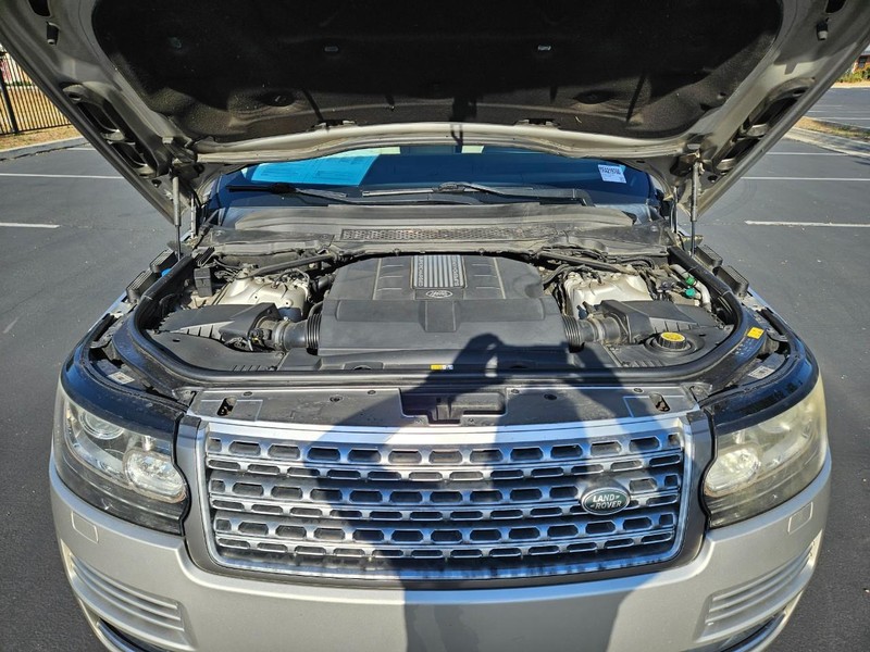 Land Rover Range Rover Vehicle Full-screen Gallery Image 18
