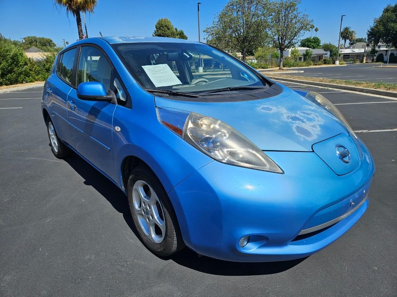 Nissan LEAF Vehicle Full-screen Gallery Image 08