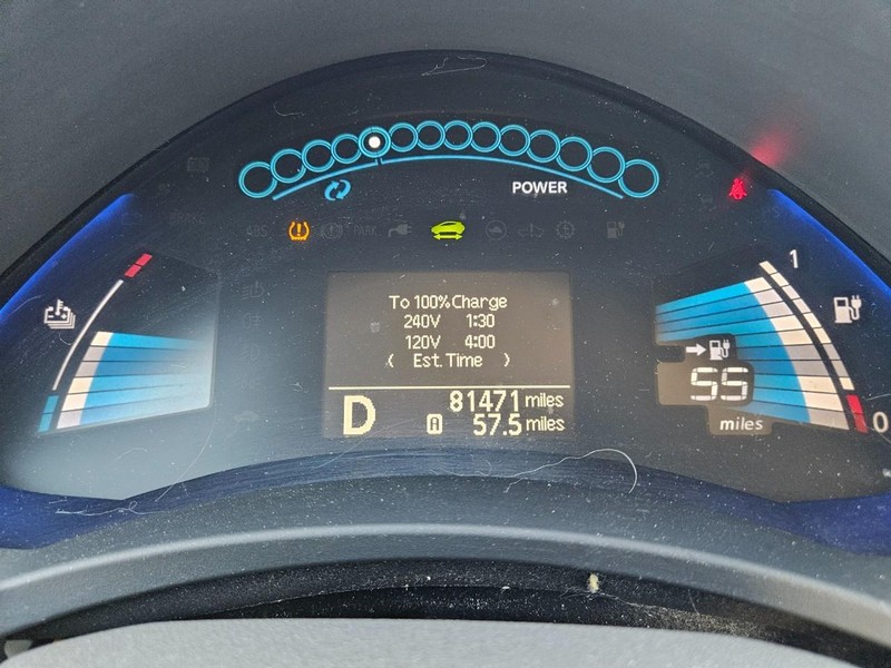 Nissan LEAF Vehicle Full-screen Gallery Image 11