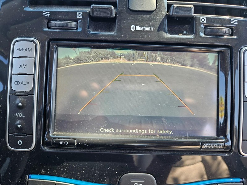 Nissan LEAF Vehicle Full-screen Gallery Image 12