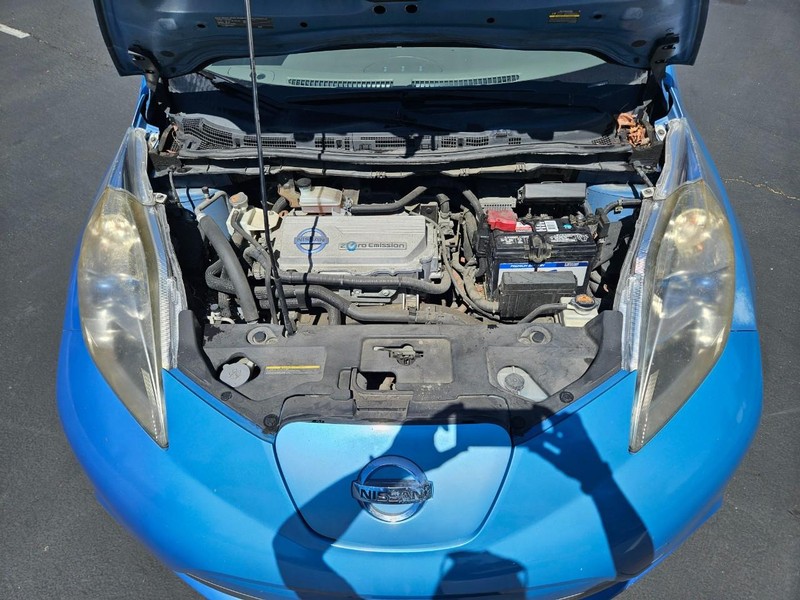 Nissan LEAF Vehicle Full-screen Gallery Image 20