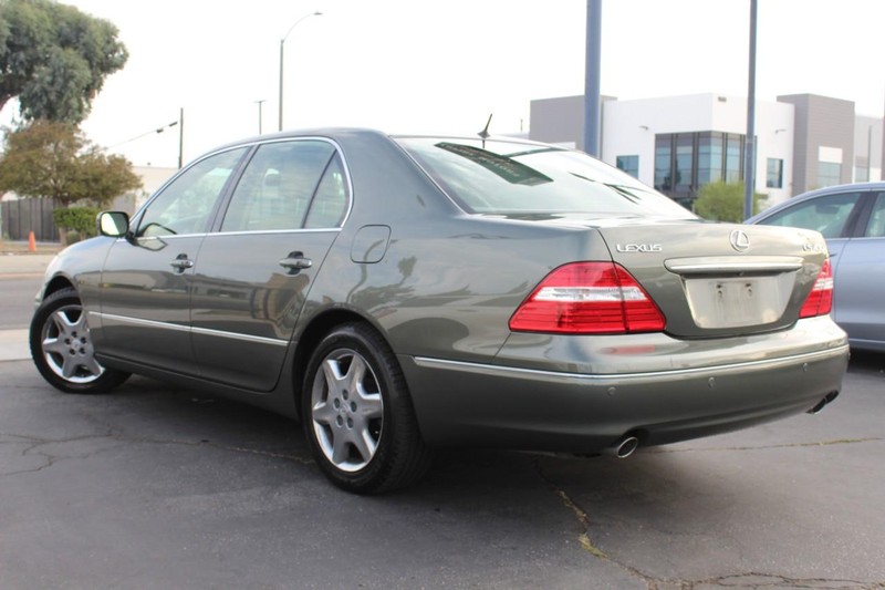 Lexus LS 430 Vehicle Full-screen Gallery Image 03
