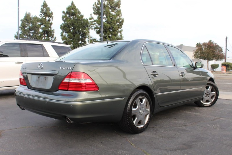 Lexus LS 430 Vehicle Full-screen Gallery Image 04