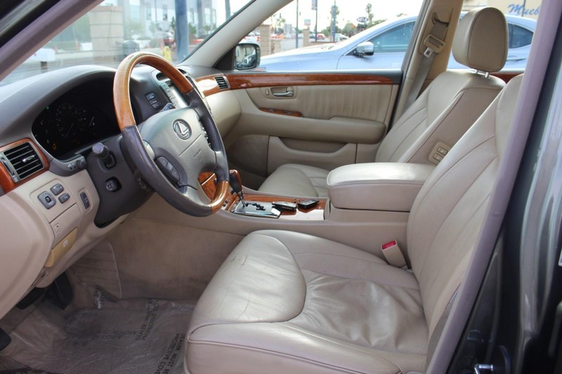 Lexus LS 430 Vehicle Full-screen Gallery Image 05