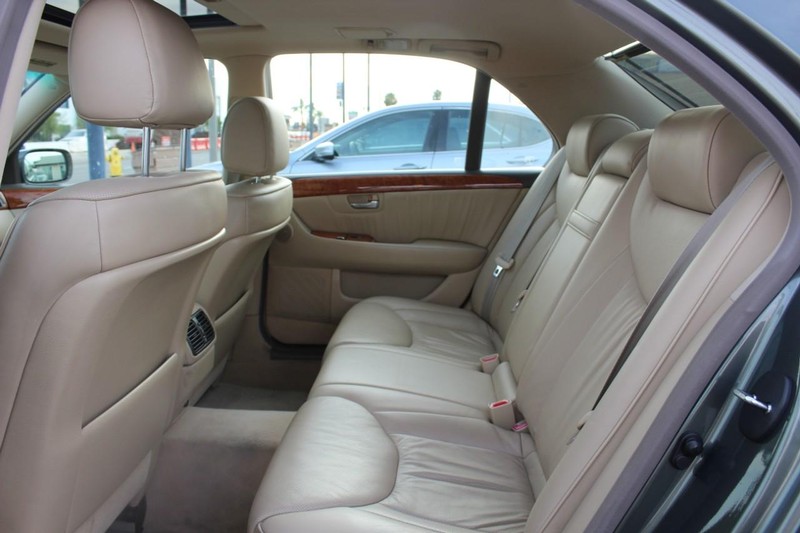 Lexus LS 430 Vehicle Full-screen Gallery Image 06