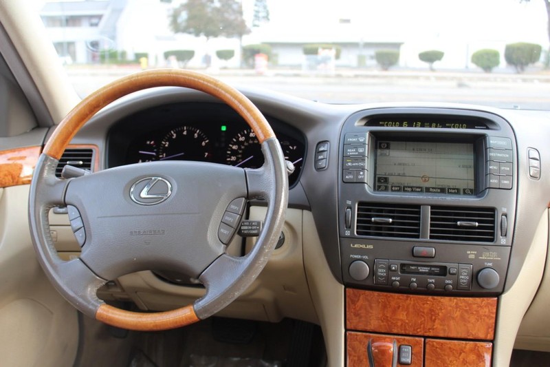 Lexus LS 430 Vehicle Full-screen Gallery Image 07