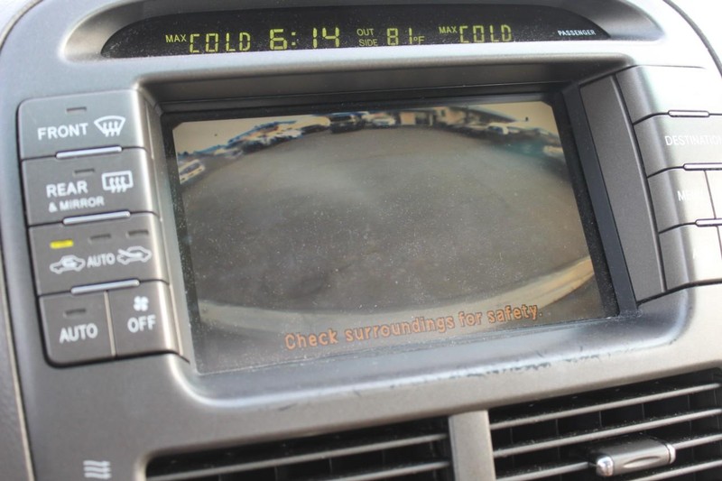 Lexus LS 430 Vehicle Full-screen Gallery Image 11