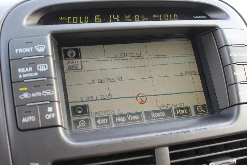 Lexus LS 430 Vehicle Full-screen Gallery Image 12