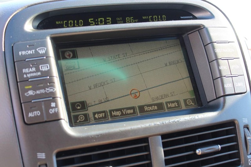 Lexus LS 430 Vehicle Full-screen Gallery Image 15