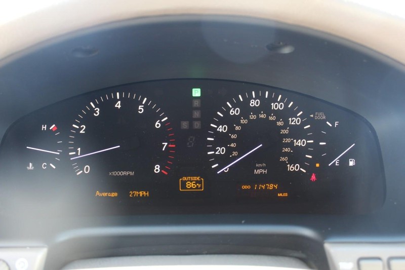 Lexus LS 430 Vehicle Full-screen Gallery Image 18
